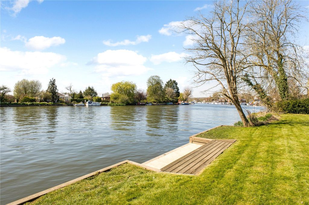 Property photo 2 of 21 River Thames