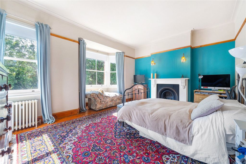 Property photo 1 of 18 Bedroom