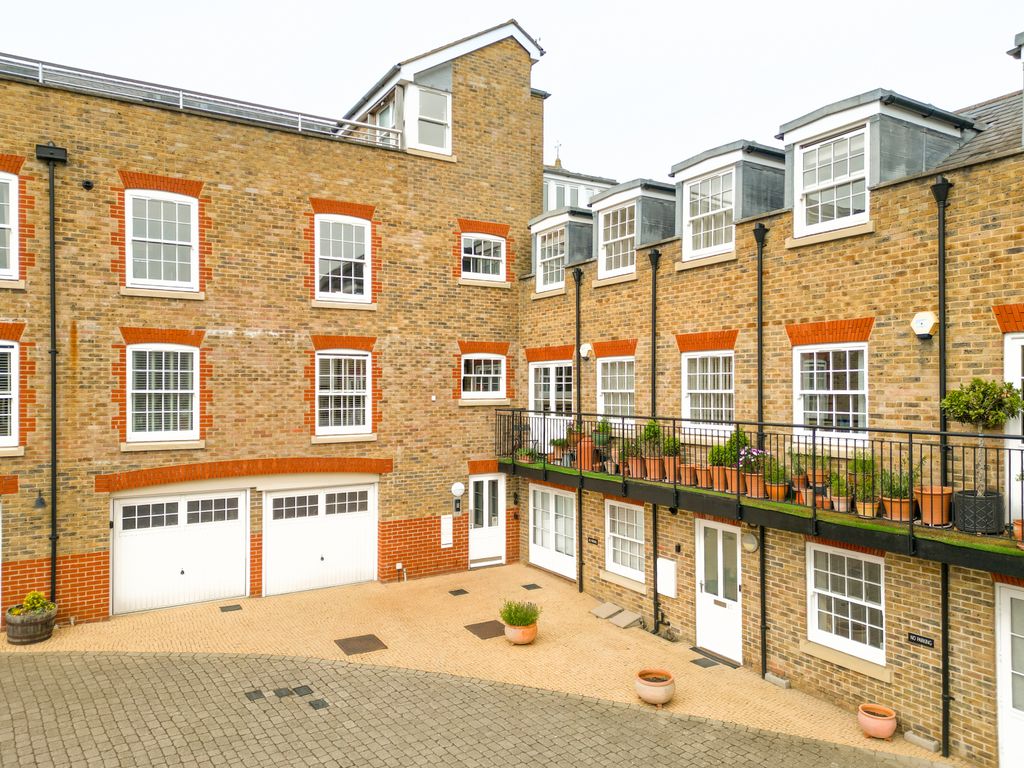 Property photo 1 of 25 Clunbury Court, Manor Street, Berkhamsted