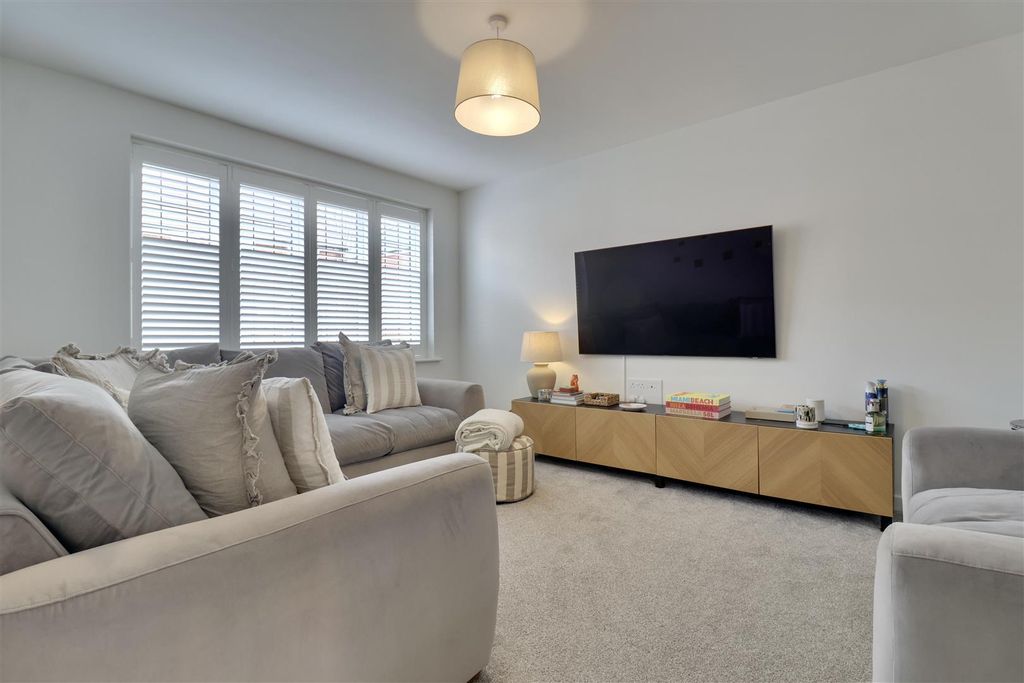 Property photo 2 of 18 Ccd8D618-E1Db-4A9B-9D11-23E804A7E860_1_201_A.Jpeg