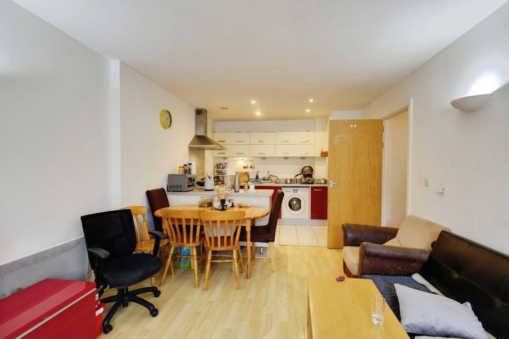 Property photo 3 of 11