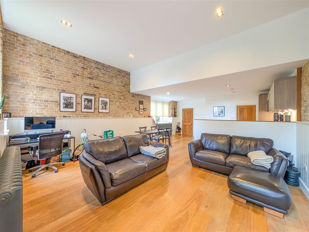 Property photo 3 of 14 41469.Jpg