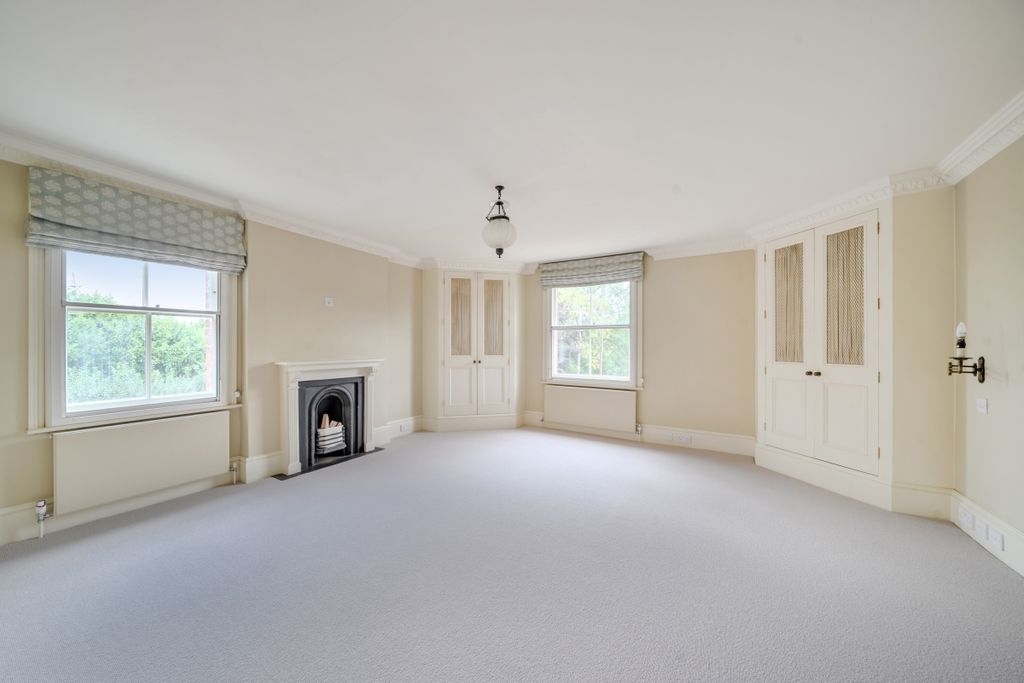 Property photo 2 of 15 1349642-19-68B96d...