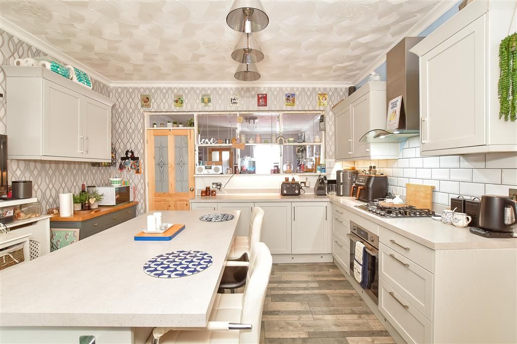 Property photo 3 of 6 Kitchen