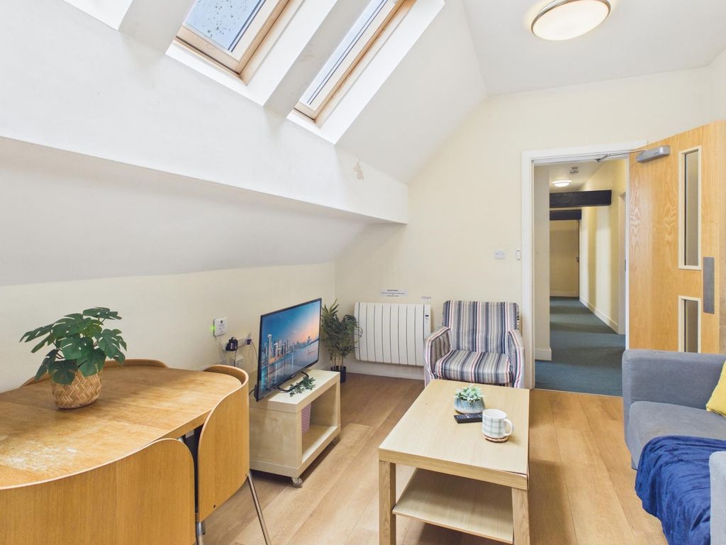 Property photo 2 of 27 Bright, Loft-Style Living Room With Skylights, Lig...