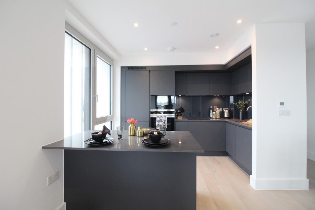 Property photo 3 of 9 Kitchen