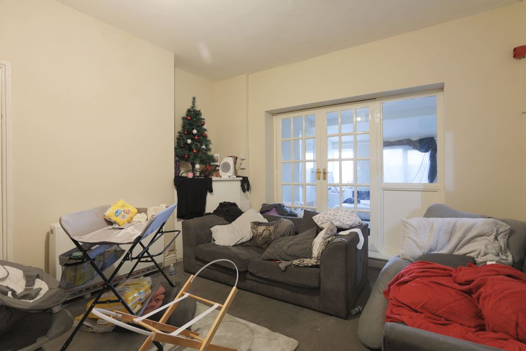 Property photo 2 of 22