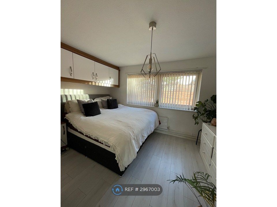 Property photo 1 of 12 Master Bedroom