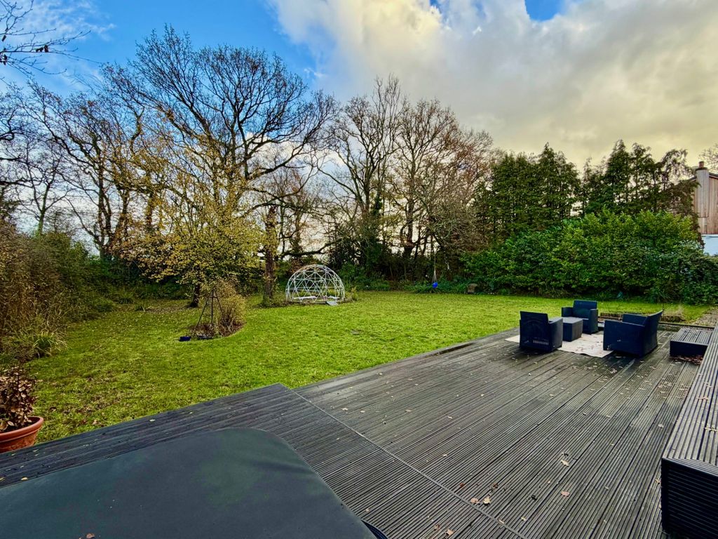 Property photo 3 of 21 Gallery