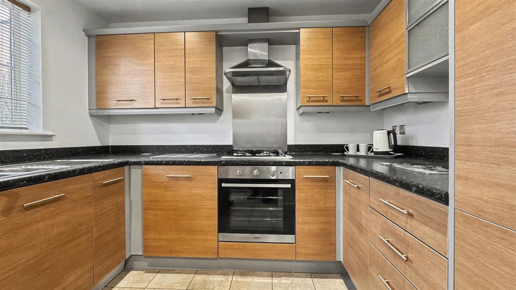 Property photo 3 of 11 Kitchen