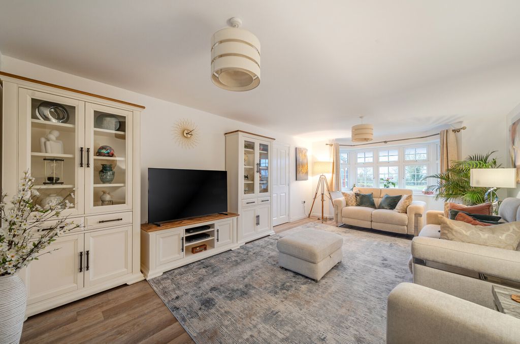 Property photo 3 of 18 Living Room