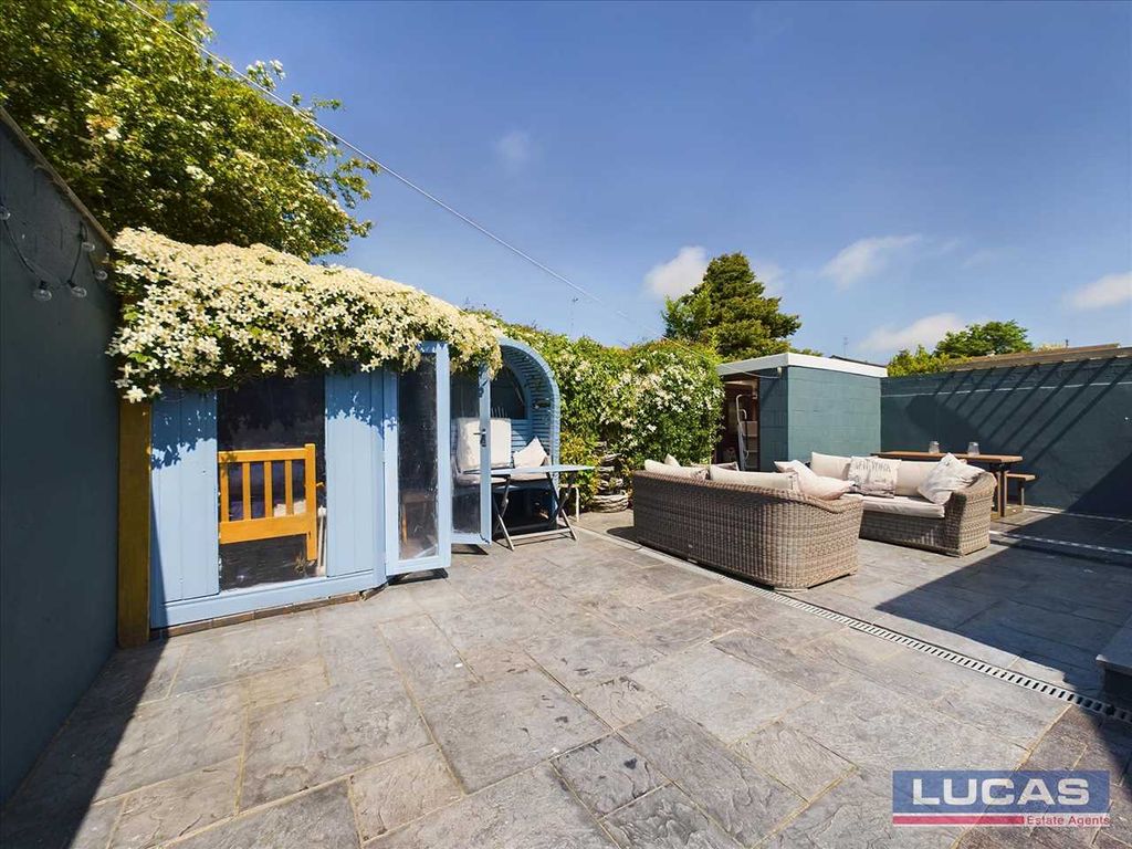 Property photo 3 of 20 Studio Room &amp; Storage Shed