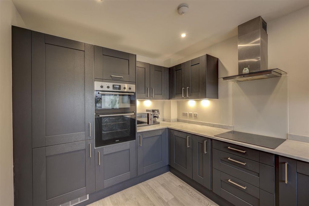 Property photo 3 of 22 Kitchen