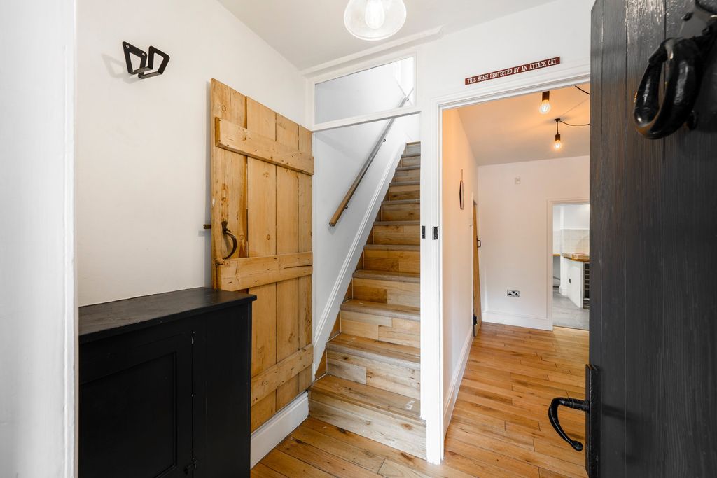 Property photo 2 of 31