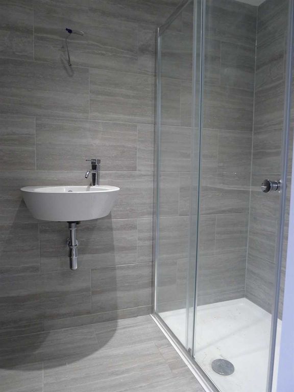 Property photo 3 of 9 En Suite