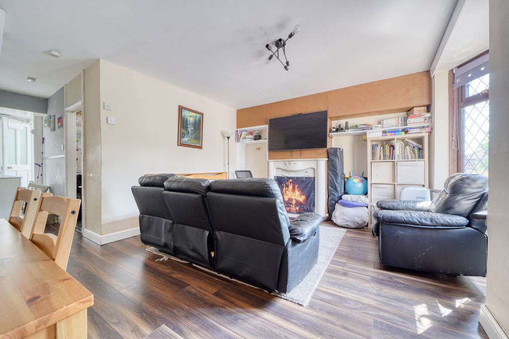 Property photo 2 of 11