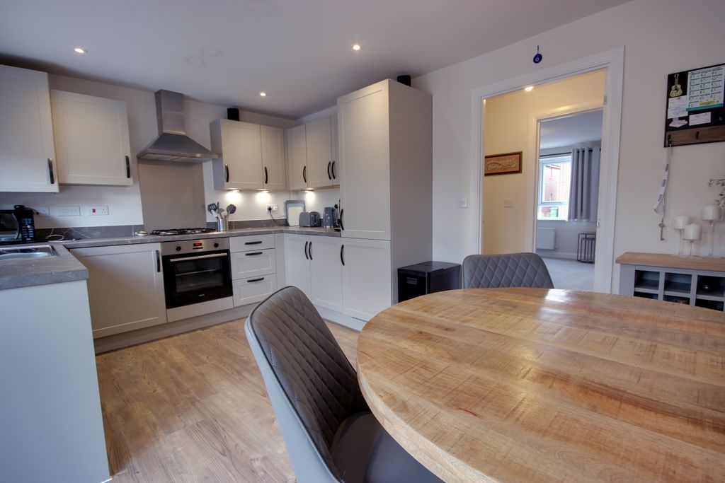 Property photo 3 of 16 1 Kit Din D