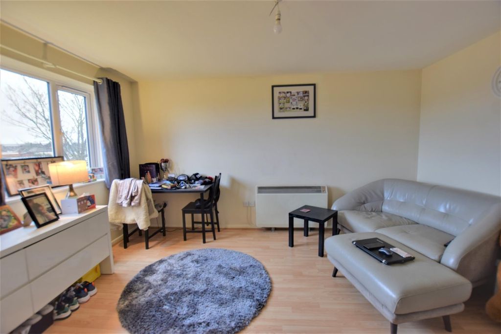 Property photo 3 of 6