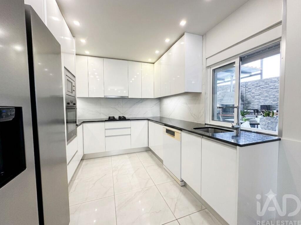 Property photo 2 of 29