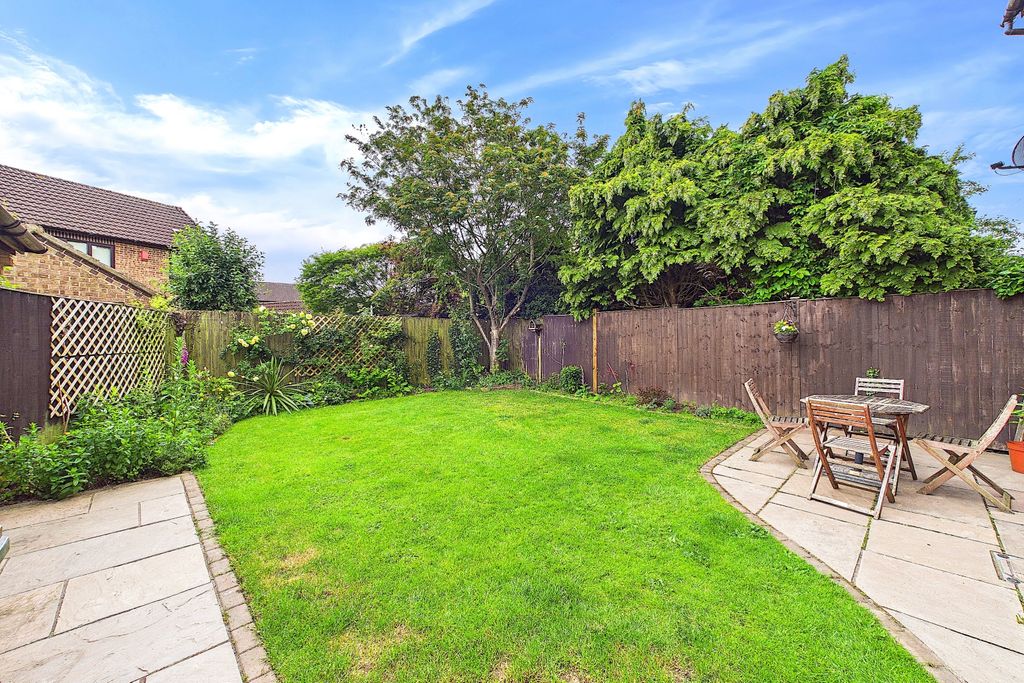 Property photo 3 of 18 28 Beckside - Garden2