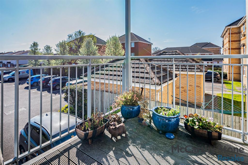 Property photo 3 of 23 8642768-Exterior05-800.Jpg