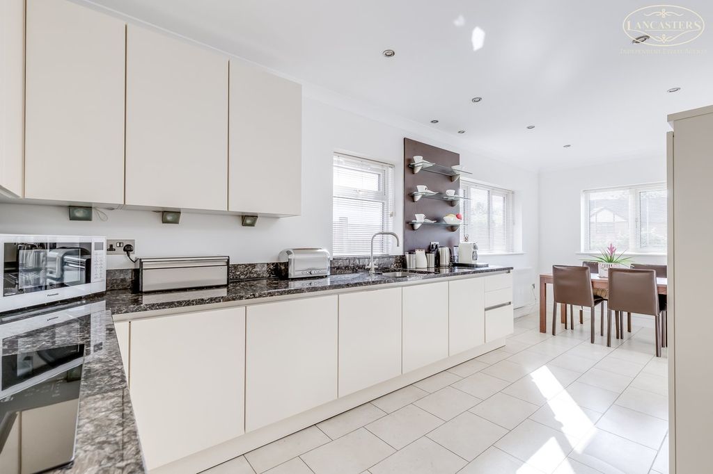 Property photo 3 of 27 Kitchen Diner