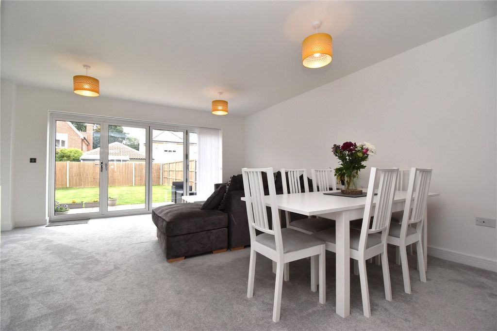 Property photo 2 of 17 Picture No. 14