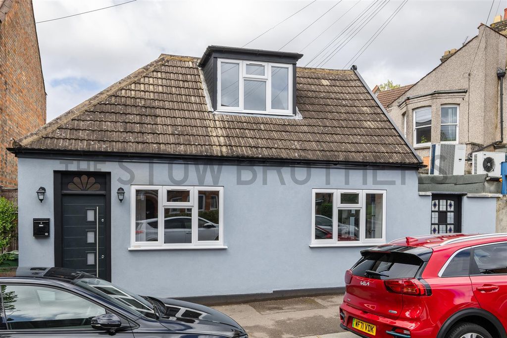 Property photo 1 of 18