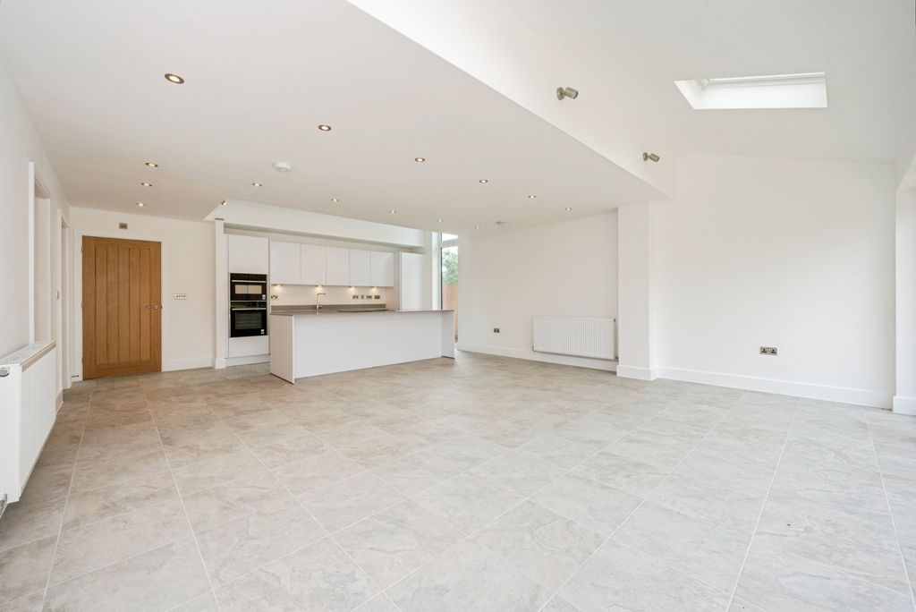 Property photo 2 of 17 Kicthen