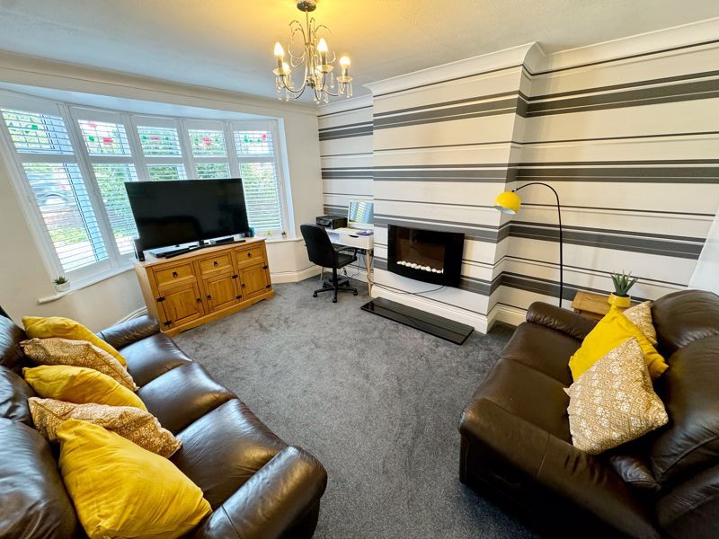 Property photo 3 of 14 Lounge