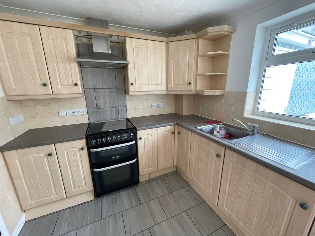 Property photo 3 of 10 Claverham Park 34 Kitchen Area