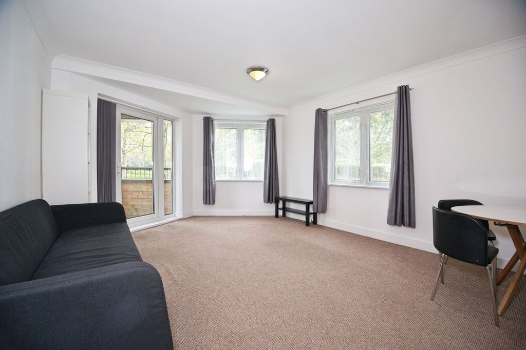 Property photo 2 of 23 Lounge