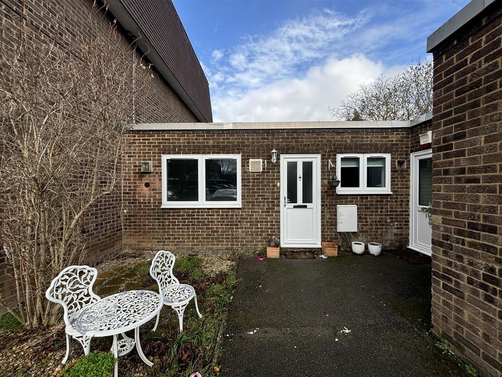 Property photo 1 of 9 External