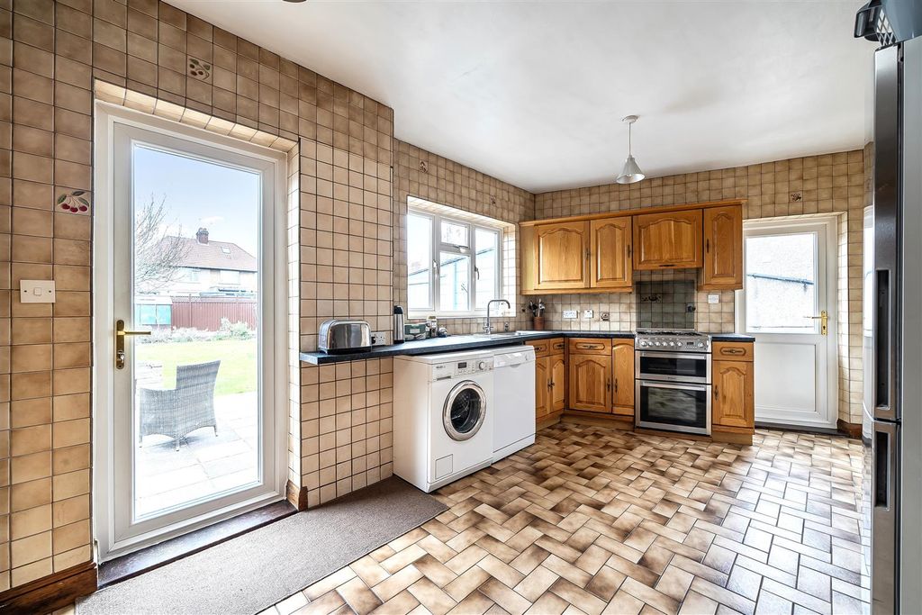 Property photo 3 of 14 Kitchen 2.Jpg