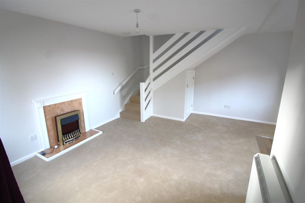 Property photo 2 of 11 Living Room