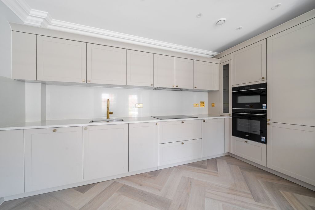 Property photo 3 of 14 Sunningdale Park