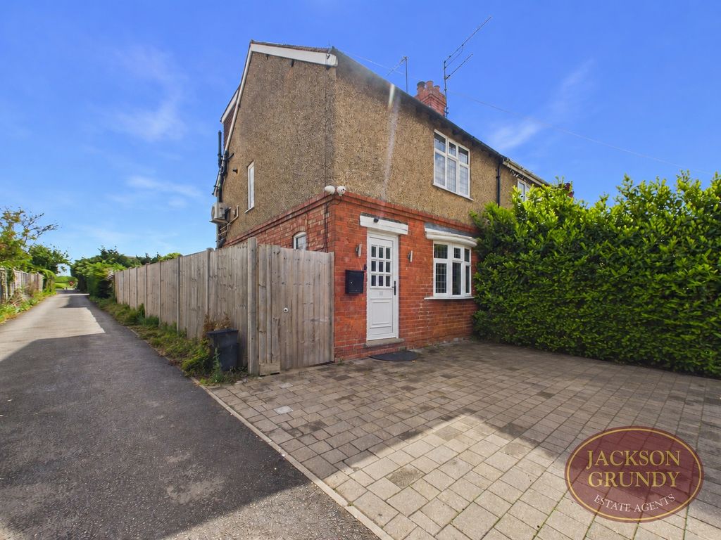 Property photo 1 of 15 Northampton Lane North