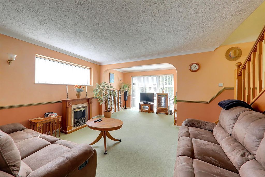 Property photo 2 of 12 Img_9576-Img_9578.Jpg