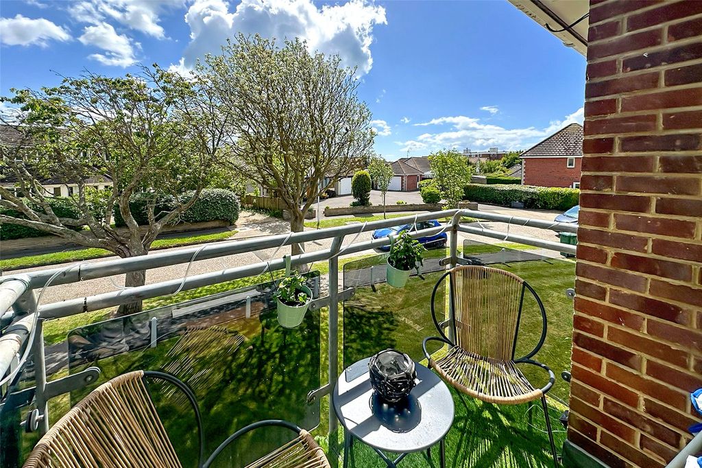 Property photo 2 of 14 Picture No. 11