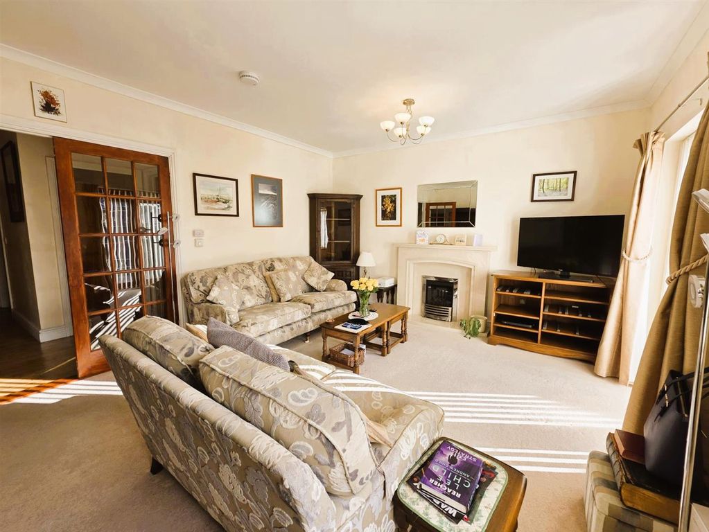 Property photo 3 of 28