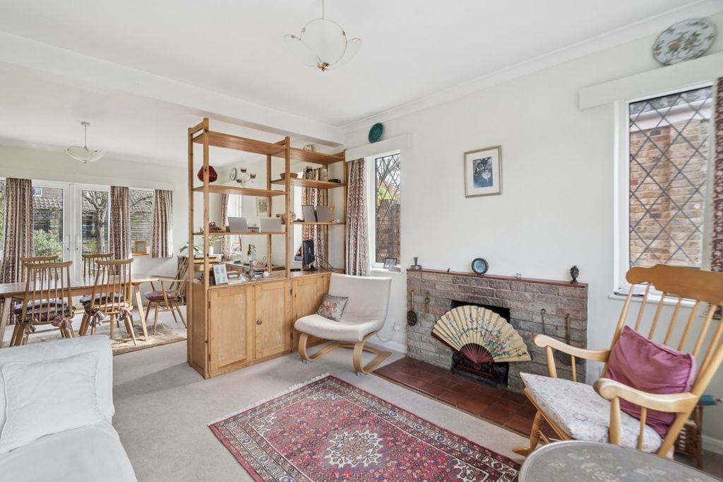 Property photo 2 of 20 Sitting Room