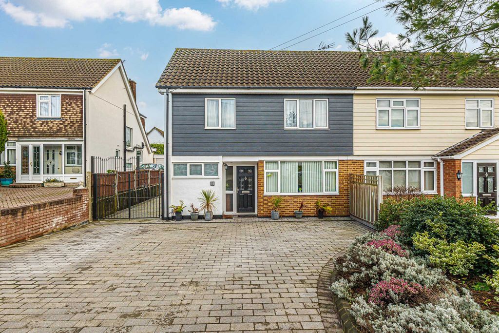 Property photo 1 of 32