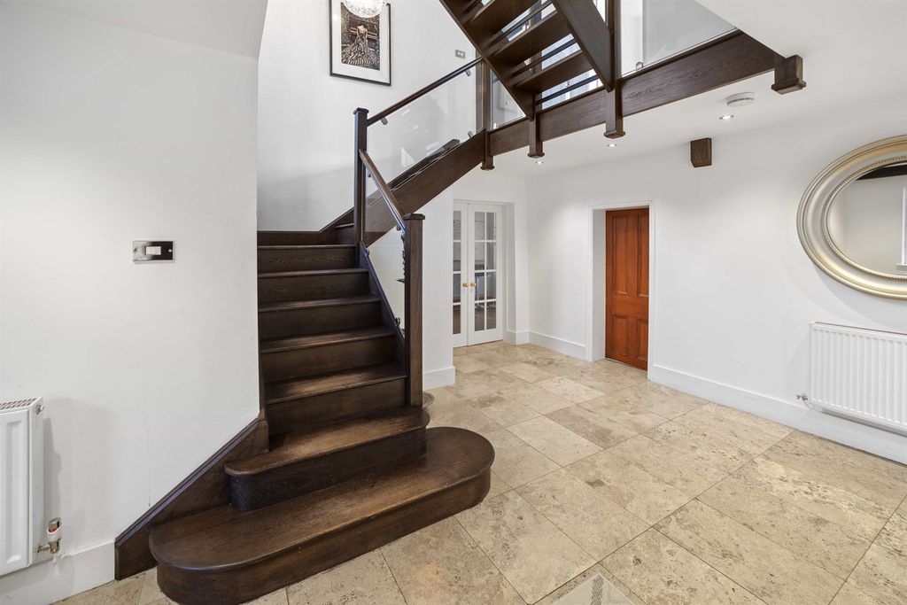 Property photo 2 of 24 Entrance Hall