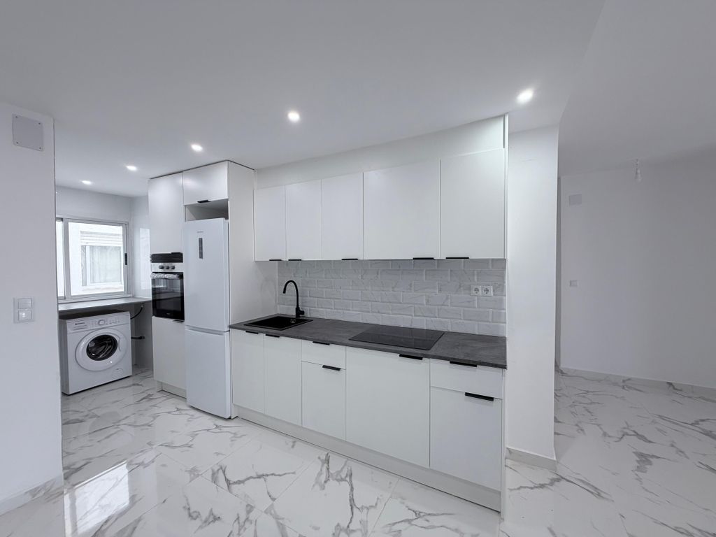 Property photo 2 of 27