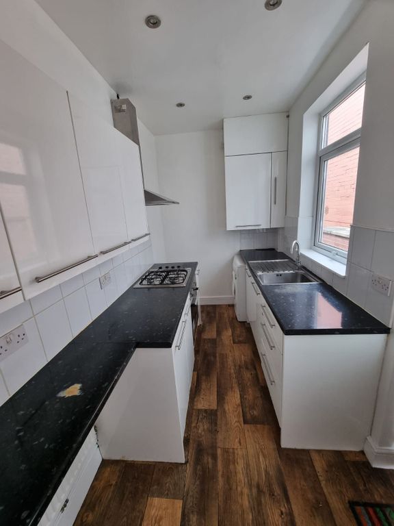 Property photo 3 of 9 Photograph 5