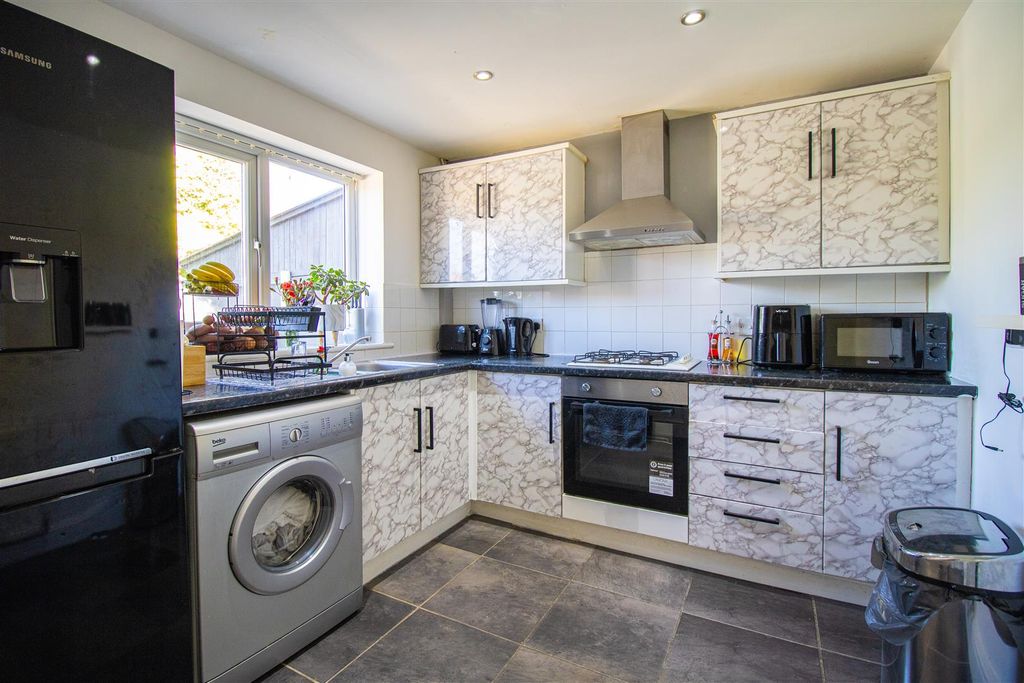 Property photo 3 of 15 Kitchen