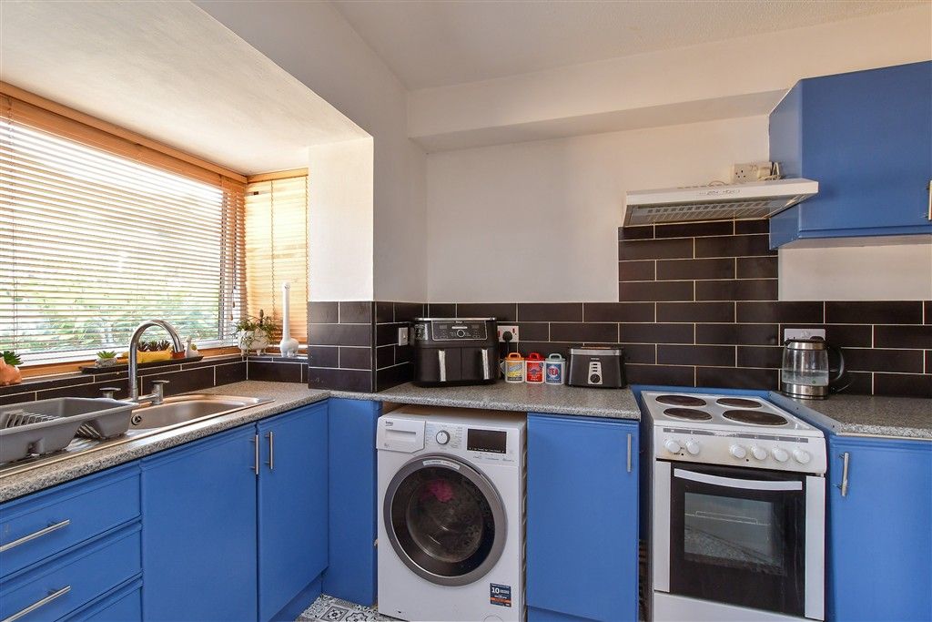 Property photo 3 of 7 Kitchen