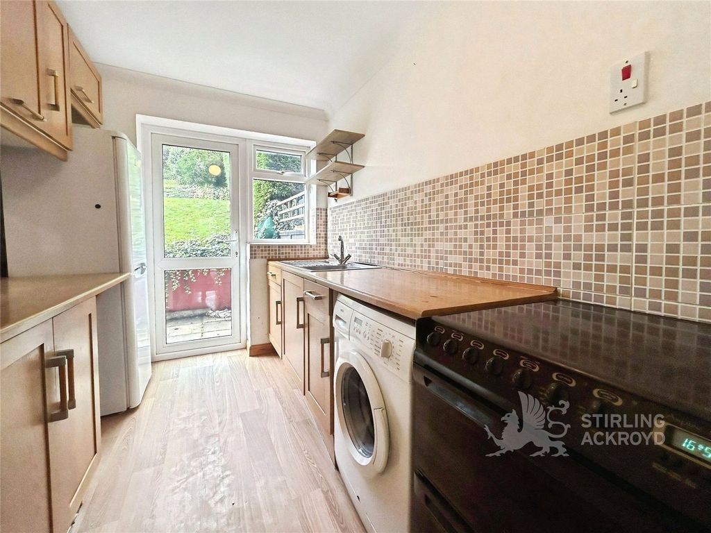 Property photo 3 of 9 Kitchen