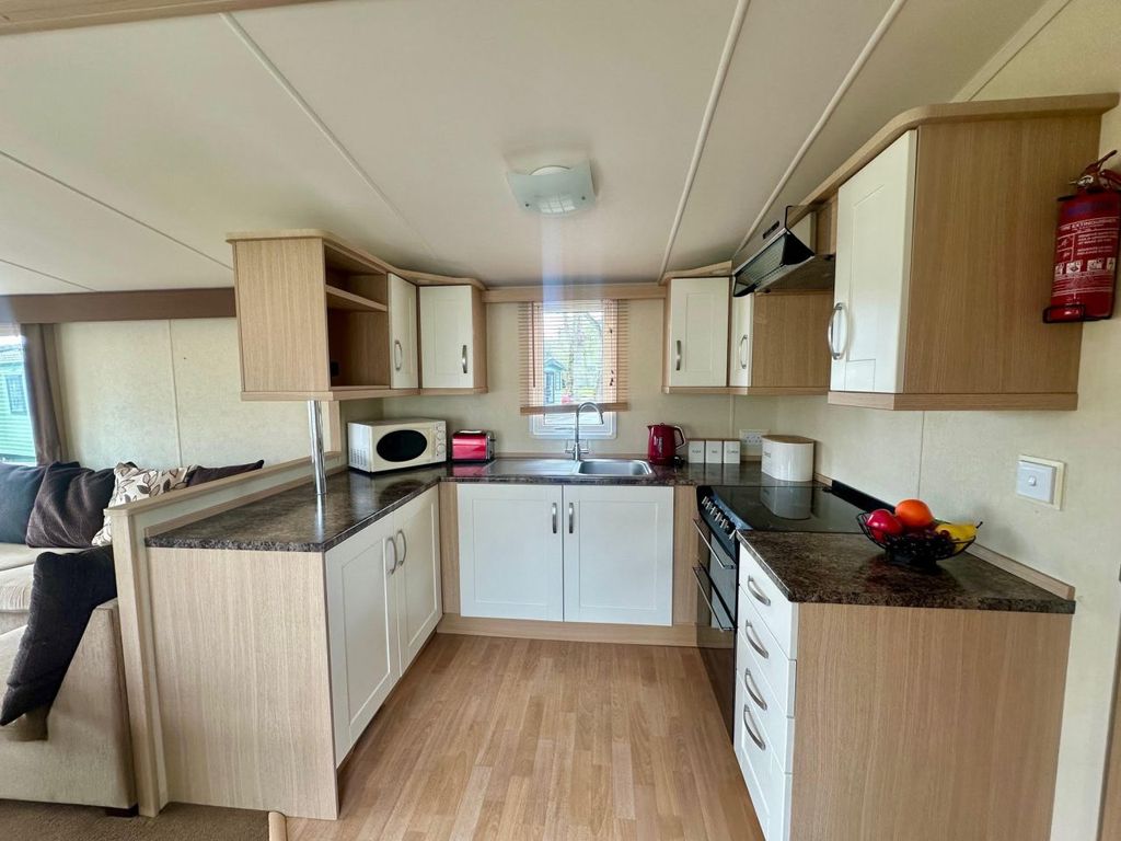 Property photo 3 of 6 Moselle Kitchen