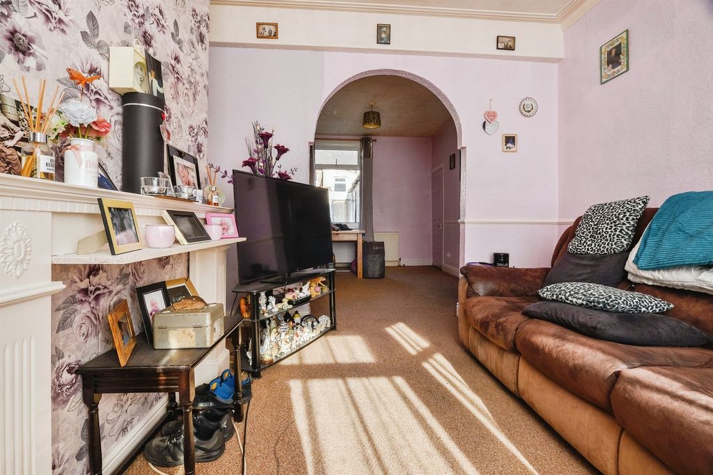 Property photo 3 of 11